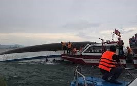 Death toll rises to 37 after cruise ship capsizes in Vietnam’s Ha Long Bay | Death toll rises to 37 after cruise ship capsizes in Vietnam’s Ha Long Bay