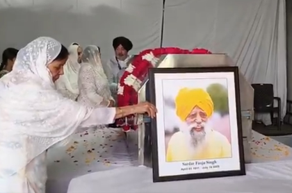 Fauja Singh, world’s oldest marathon runner cremated at native place in Punjab | Fauja Singh, world’s oldest marathon runner cremated at native place in Punjab