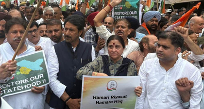Police interrupt Congress protest march in Jammu | Police interrupt Congress protest march in Jammu