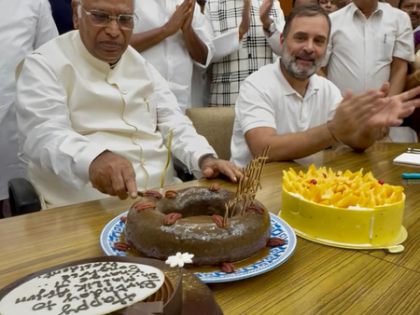 Congress celebrates Kharge's birthday with cake-cutting ceremony; Rahul, Priyanka join in | Congress celebrates Kharge's birthday with cake-cutting ceremony; Rahul, Priyanka join in Congress celebrates Kharge's birthday with cake-cutting ceremony; Rahul, Priyanka join in | Congress celebrates Kharge's birthday with cake-cutting ceremony; Rahul, Priyanka join in