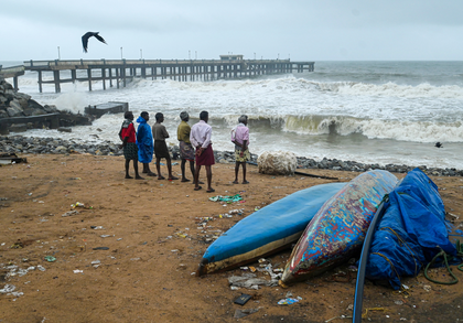 Four TN fishermen arrested by Sri Lankan Navy | Four TN fishermen arrested by Sri Lankan Navy