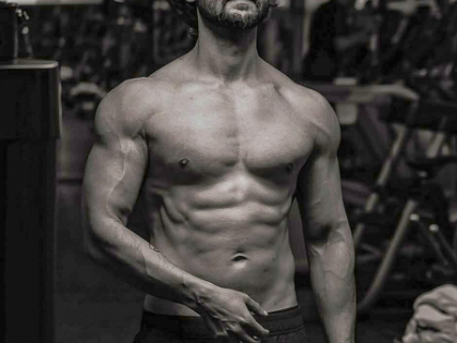 Aayush Sharma flaunts washboard abs: Comeback toh Zabardast hona chahiye | Aayush Sharma flaunts washboard abs: Comeback toh Zabardast hona chahiye Aayush Sharma flaunts washboard abs: Comeback toh Zabardast hona chahiye | Aayush Sharma flaunts washboard abs: Comeback toh Zabardast hona chahiye