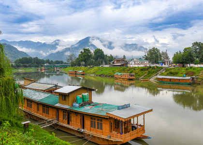 J&K’s Srinagar records season’s coldest night so far at 0.2 degrees | J&K’s Srinagar records season’s coldest night so far at 0.2 degrees J&K’s Srinagar records season’s coldest night so far at 0.2 degrees | J&K’s Srinagar records season’s coldest night so far at 0.2 degrees