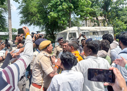 Vidhan Sabha march: Patna Police resort to lathi-charge to disperse Jan Suraaj workers | Vidhan Sabha march: Patna Police resort to lathi-charge to disperse Jan Suraaj workers Vidhan Sabha march: Patna Police resort to lathi-charge to disperse Jan Suraaj workers | Vidhan Sabha march: Patna Police resort to lathi-charge to disperse Jan Suraaj workers
