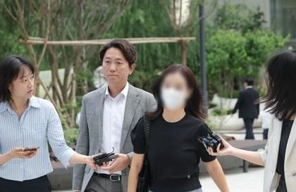 South Korea: Special counsel grills wife of ex-first lady's associate over suspicious investments | South Korea: Special counsel grills wife of ex-first lady's associate over suspicious investments South Korea: Special counsel grills wife of ex-first lady's associate over suspicious investments | South Korea: Special counsel grills wife of ex-first lady's associate over suspicious investments