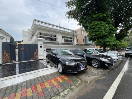 Fake embassy of fictional nations busted in Ghaziabad; Luxury cars, diplomatic gear seized | Fake embassy of fictional nations busted in Ghaziabad; Luxury cars, diplomatic gear seized Fake embassy of fictional nations busted in Ghaziabad; Luxury cars, diplomatic gear seized | Fake embassy of fictional nations busted in Ghaziabad; Luxury cars, diplomatic gear seized