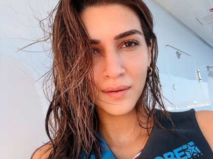 Kriti Sanon recreates Zeenat Aman's 'Samundar Mein Naha Ke' vibes during her holiday | Kriti Sanon recreates Zeenat Aman's 'Samundar Mein Naha Ke' vibes during her holiday