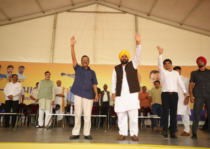 Punjab CM, Kejriwal join Gujarat farmers’ protest over milk price row | Punjab CM, Kejriwal join Gujarat farmers’ protest over milk price row Punjab CM, Kejriwal join Gujarat farmers’ protest over milk price row | Punjab CM, Kejriwal join Gujarat farmers’ protest over milk price row