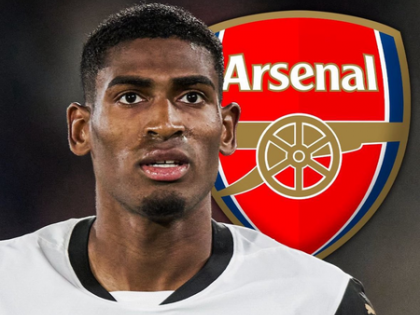 Football: Valencia's Mosquera joins Arsenal squad ahead of closing transfer | Football: Valencia's Mosquera joins Arsenal squad ahead of closing transfer
