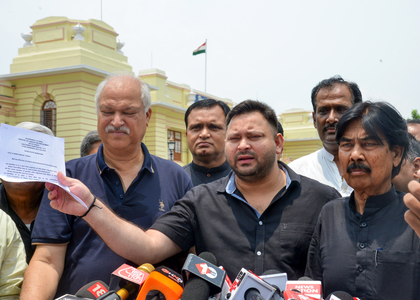 Tejashwi Yadav reiterates possible Bihar poll boycott over SIR | Tejashwi Yadav reiterates possible Bihar poll boycott over SIR
