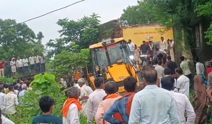 School building collapses in Raj's Jhalawar, many students feared trapped | School building collapses in Raj's Jhalawar, many students feared trapped