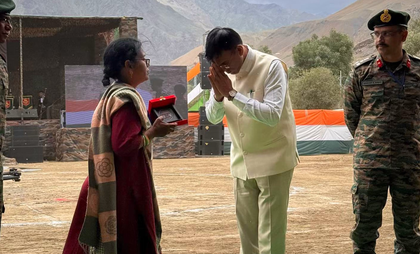Union Minister Mandaviya, Army chief pay tributes to 1999 Kargil War heroes in Drass | Union Minister Mandaviya, Army chief pay tributes to 1999 Kargil War heroes in Drass