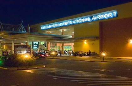 Cambodian civil aviation authority bans flights from flying across fighting zones with Thailand | Cambodian civil aviation authority bans flights from flying across fighting zones with Thailand