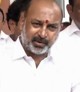 MoS Bandi Sanjay asks KTR to respond to Ramesh’s BRS-BJP merger claim | MoS Bandi Sanjay asks KTR to respond to Ramesh’s BRS-BJP merger claim MoS Bandi Sanjay asks KTR to respond to Ramesh’s BRS-BJP merger claim | MoS Bandi Sanjay asks KTR to respond to Ramesh’s BRS-BJP merger claim