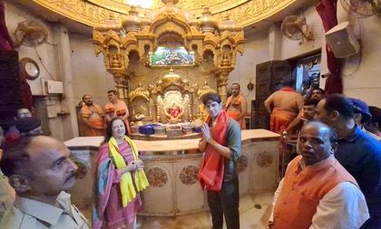 Sidharth Malhotra seeks blessings at Siddhivinayak Temple after welcoming daughter | Sidharth Malhotra seeks blessings at Siddhivinayak Temple after welcoming daughter Sidharth Malhotra seeks blessings at Siddhivinayak Temple after welcoming daughter | Sidharth Malhotra seeks blessings at Siddhivinayak Temple after welcoming daughter