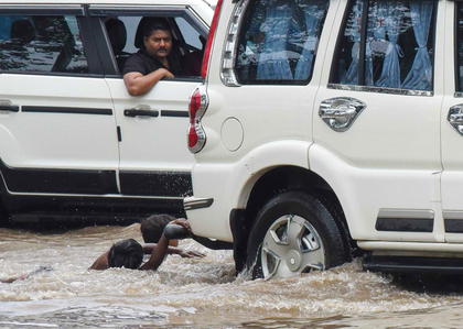 Heavy rains lash Patna; Yellow Alert issued across Bihar | Heavy rains lash Patna; Yellow Alert issued across Bihar Heavy rains lash Patna; Yellow Alert issued across Bihar | Heavy rains lash Patna; Yellow Alert issued across Bihar