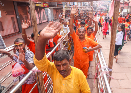 3rd Sawan Somwar: Massive turnout of devotees at Kashi Vishwanath and other Lord Shiva temples | 3rd Sawan Somwar: Massive turnout of devotees at Kashi Vishwanath and other Lord Shiva temples