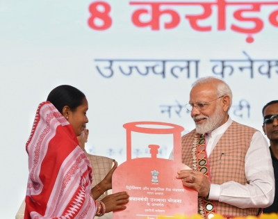 10.33 crore LPG connections distributed under PMUY scheme: Minister | 10.33 crore LPG connections distributed under PMUY scheme: Minister
