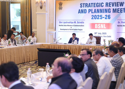 Focus on customer experience, revenue generation: Minister Scindia at BSNL meet | Focus on customer experience, revenue generation: Minister Scindia at BSNL meet