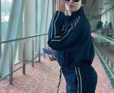 Malaika Arora back to the bay with her '25 outfits that saw nothing but my suitcase' | Malaika Arora back to the bay with her '25 outfits that saw nothing but my suitcase' Malaika Arora back to the bay with her '25 outfits that saw nothing but my suitcase' | Malaika Arora back to the bay with her '25 outfits that saw nothing but my suitcase'
