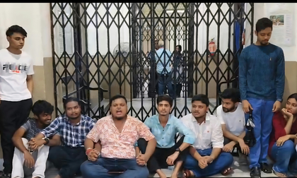TMC’s student wing protests at Calcutta varsity, demands rescheduling of UG exams | TMC’s student wing protests at Calcutta varsity, demands rescheduling of UG exams TMC’s student wing protests at Calcutta varsity, demands rescheduling of UG exams | TMC’s student wing protests at Calcutta varsity, demands rescheduling of UG exams