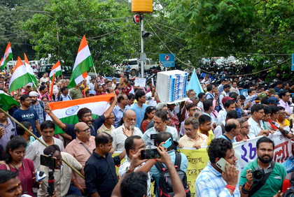 Teachers call for march to Bengal Assembly seeking reinstatement of their jobs | Teachers call for march to Bengal Assembly seeking reinstatement of their jobs Teachers call for march to Bengal Assembly seeking reinstatement of their jobs | Teachers call for march to Bengal Assembly seeking reinstatement of their jobs