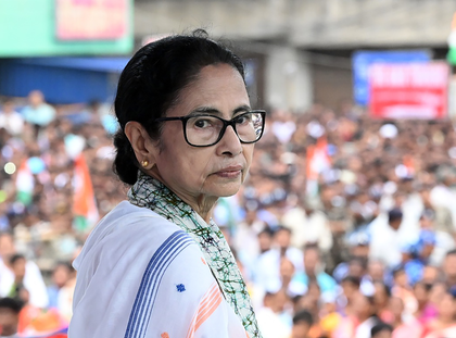 Mamata hikes Durga Puja dole to Rs 1.10 lakh per committee | Mamata hikes Durga Puja dole to Rs 1.10 lakh per committee Mamata hikes Durga Puja dole to Rs 1.10 lakh per committee | Mamata hikes Durga Puja dole to Rs 1.10 lakh per committee
