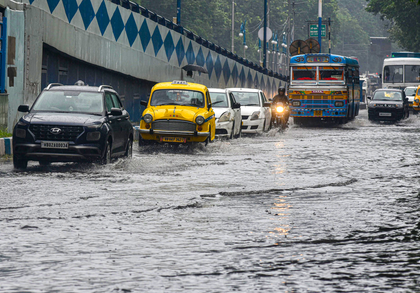 No respite in sight, rains to continue in West Bengal till Tuesday: Met office | No respite in sight, rains to continue in West Bengal till Tuesday: Met office