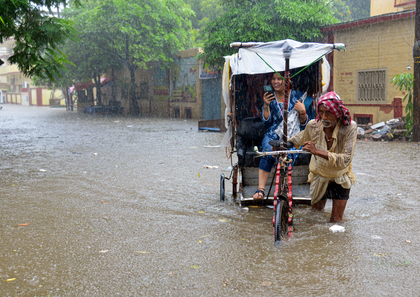 Torrential rains paralyze Patna, severe waterlogging prompts orange alert | Torrential rains paralyze Patna, severe waterlogging prompts orange alert Torrential rains paralyze Patna, severe waterlogging prompts orange alert | Torrential rains paralyze Patna, severe waterlogging prompts orange alert