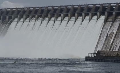 Fourteen crest gates of Nagarjuna Sagar dam lifted | Fourteen crest gates of Nagarjuna Sagar dam lifted Fourteen crest gates of Nagarjuna Sagar dam lifted | Fourteen crest gates of Nagarjuna Sagar dam lifted