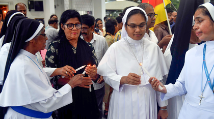 Nuns' arrest in Chhattisgarh: Bishops, priests, nuns march towards Kerala Guv’s residence | Nuns' arrest in Chhattisgarh: Bishops, priests, nuns march towards Kerala Guv’s residence
