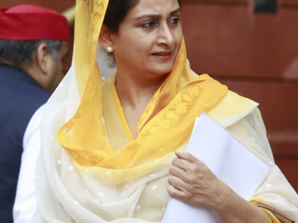 Harsimrat Kaur Badal seeks action against airline staff for 'insulting' Sikh | Harsimrat Kaur Badal seeks action against airline staff for 'insulting' Sikh