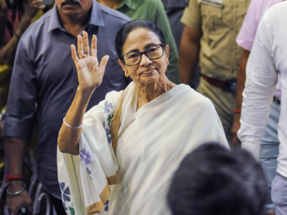 Mamata Banerjee pays tributes to Netaji’s soldiers on anniversary of Azad Hind govt | Mamata Banerjee pays tributes to Netaji’s soldiers on anniversary of Azad Hind govt Mamata Banerjee pays tributes to Netaji’s soldiers on anniversary of Azad Hind govt | Mamata Banerjee pays tributes to Netaji’s soldiers on anniversary of Azad Hind govt