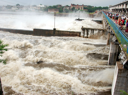 Flood threat in Dholpur due to rising Chambal water; Army called in, officials’ leave cancelled | Flood threat in Dholpur due to rising Chambal water; Army called in, officials’ leave cancelled Flood threat in Dholpur due to rising Chambal water; Army called in, officials’ leave cancelled | Flood threat in Dholpur due to rising Chambal water; Army called in, officials’ leave cancelled