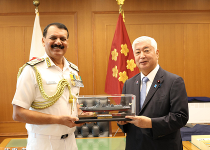 Indian Navy chief, Japanese Defence Minister discuss enhancing strategic ties | Indian Navy chief, Japanese Defence Minister discuss enhancing strategic ties