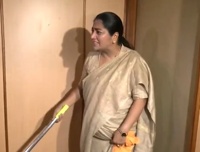 CM Rekha Gupta launches door-to-door cleanliness drive; says Delhi needs new Secretariat | CM Rekha Gupta launches door-to-door cleanliness drive; says Delhi needs new Secretariat CM Rekha Gupta launches door-to-door cleanliness drive; says Delhi needs new Secretariat | CM Rekha Gupta launches door-to-door cleanliness drive; says Delhi needs new Secretariat