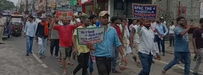 Students protest in Patna seeking domicile-based jobs, teacher recruitment notification | Students protest in Patna seeking domicile-based jobs, teacher recruitment notification Students protest in Patna seeking domicile-based jobs, teacher recruitment notification | Students protest in Patna seeking domicile-based jobs, teacher recruitment notification