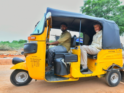 Andhra Pradesh CM travels in autorickshaw to hand over widow pension | Andhra Pradesh CM travels in autorickshaw to hand over widow pension Andhra Pradesh CM travels in autorickshaw to hand over widow pension | Andhra Pradesh CM travels in autorickshaw to hand over widow pension