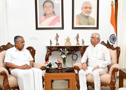 Kerala Governor, CM Vijayan spar again over re-appointment of VCs | Kerala Governor, CM Vijayan spar again over re-appointment of VCs