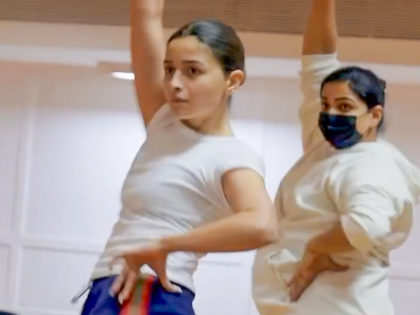 Alia Bhatt’s reliving ‘Dhindhora Baje Re’ memories: My heart is so full today | Alia Bhatt’s reliving ‘Dhindhora Baje Re’ memories: My heart is so full today Alia Bhatt’s reliving ‘Dhindhora Baje Re’ memories: My heart is so full today | Alia Bhatt’s reliving ‘Dhindhora Baje Re’ memories: My heart is so full today