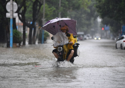 China renews alerts for rainstorms, high temperature | China renews alerts for rainstorms, high temperature