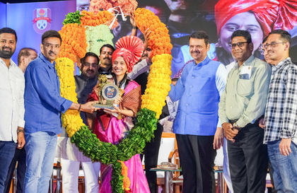 Maha CM Fadnavis felicitates Chess World Cup winner Divya Deshmukh; awards 3 cr cash reward | Maha CM Fadnavis felicitates Chess World Cup winner Divya Deshmukh; awards 3 cr cash reward Maha CM Fadnavis felicitates Chess World Cup winner Divya Deshmukh; awards 3 cr cash reward | Maha CM Fadnavis felicitates Chess World Cup winner Divya Deshmukh; awards 3 cr cash reward