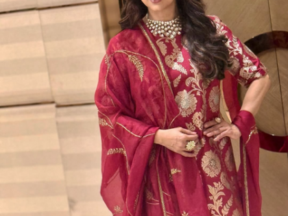 Juhi Chawla congratulates SRK on National Award win | Juhi Chawla congratulates SRK on National Award win Juhi Chawla congratulates SRK on National Award win | Juhi Chawla congratulates SRK on National Award win