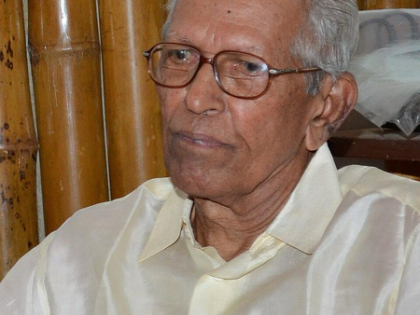 CM Vijayan leads tributes as literary critic MK Sanoo laid to rest with full state honours | CM Vijayan leads tributes as literary critic MK Sanoo laid to rest with full state honours