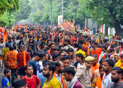 Devotees flock to Shiva temples across India on last Monday of Sawan | Devotees flock to Shiva temples across India on last Monday of Sawan