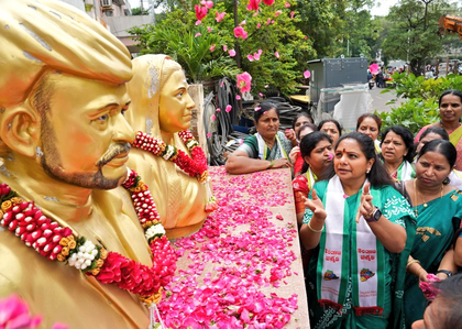 Kavitha begins 72-hour fast in Hyderabad for 42 pc BC reservation | Kavitha begins 72-hour fast in Hyderabad for 42 pc BC reservation Kavitha begins 72-hour fast in Hyderabad for 42 pc BC reservation | Kavitha begins 72-hour fast in Hyderabad for 42 pc BC reservation