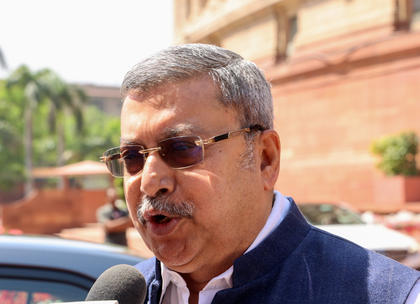 Kalyan Banerjee attacks Mahua Moitra after announcing his resignation as party Chief Whip in LS | Kalyan Banerjee attacks Mahua Moitra after announcing his resignation as party Chief Whip in LS