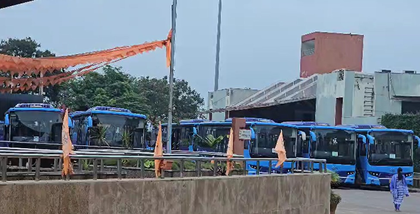 Indefinite strike by Karnataka RTC staffers, bus services disrupted | Indefinite strike by Karnataka RTC staffers, bus services disrupted