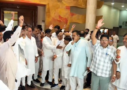 MP Assembly witnesses ruckus on fertiliser crisis and recruitment row; Oppn stages walkout | MP Assembly witnesses ruckus on fertiliser crisis and recruitment row; Oppn stages walkout