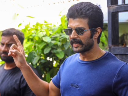 Vijay Deverakonda, Rashmika Mandanna wedding: Couple hosts intimate Haldi ceremony | Vijay Deverakonda, Rashmika Mandanna wedding: Couple hosts intimate Haldi ceremony Vijay Deverakonda, Rashmika Mandanna wedding: Couple hosts intimate Haldi ceremony | Vijay Deverakonda, Rashmika Mandanna wedding: Couple hosts intimate Haldi ceremony